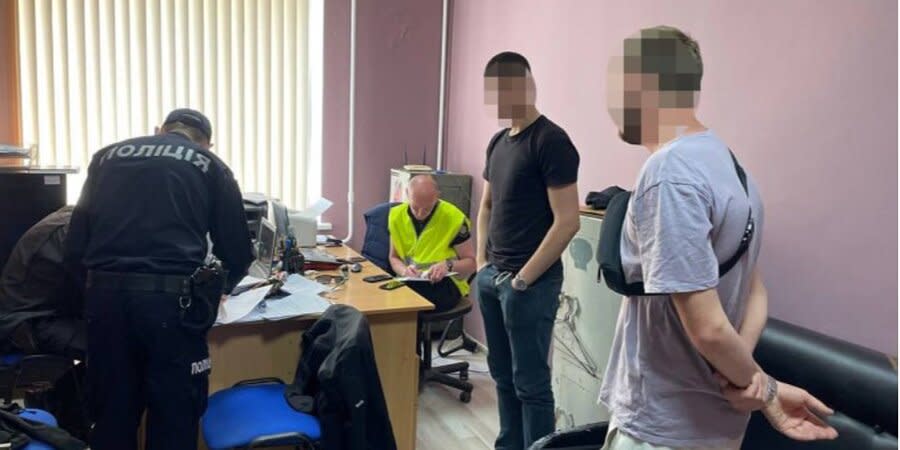 The violators were taken to the Sviatoshyno Police Department, where they were interviewed by operatives