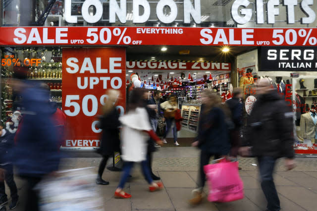 Shoppers out for final Christmas splurge