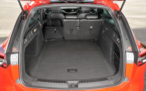 2017 Vauxhall Insignia Sports Tourer boot space 
