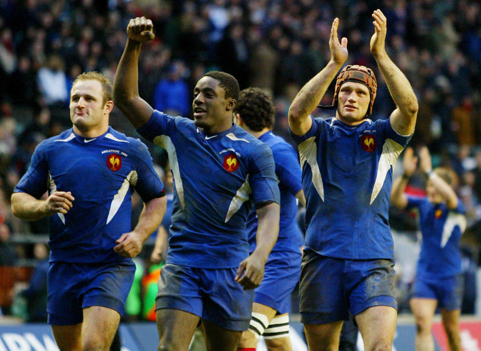 En 2005, lors du dernier succès français en Angleterre dans le Tournoi des Six Nations, la France comptait dans ses rangs de grands noms du rugby tricolore : Yannick Nyanga, Julien Bonnaire ou encore William Servat, aujourd’hui entraîneur des avants du XV de France.