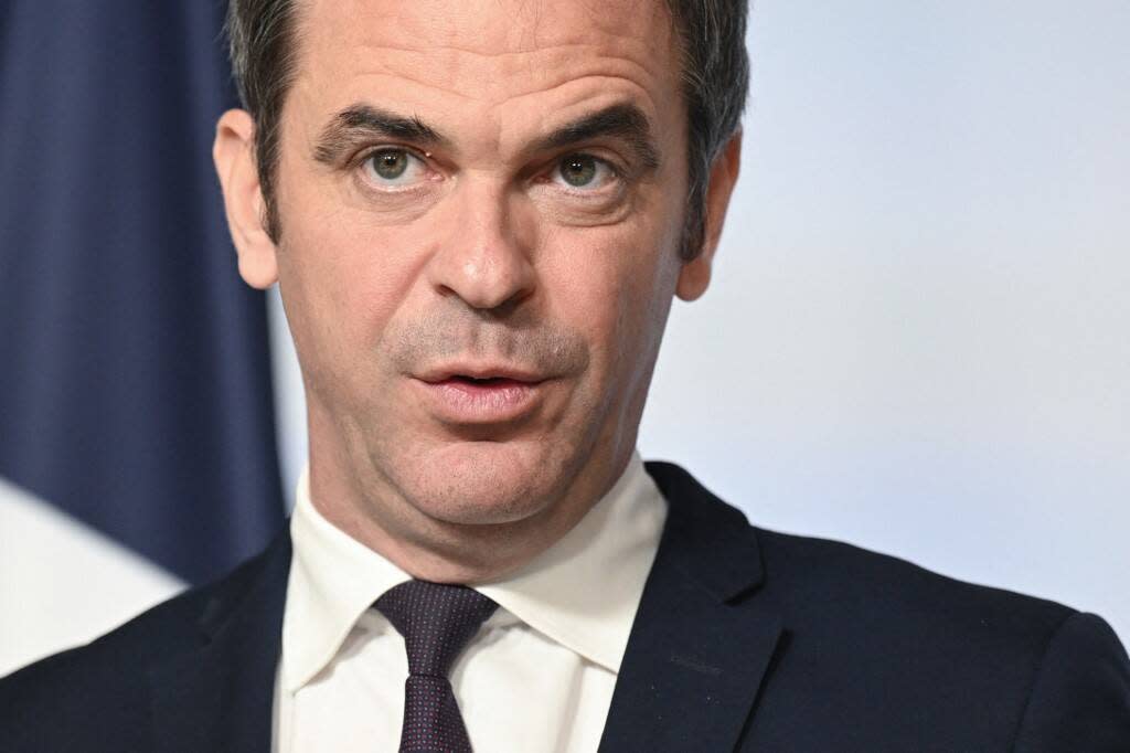 Après la mort de Thomas à Crépol, Olivier Véran se rendra sur place lundi (Photo by Bertrand GUAY / AFP)