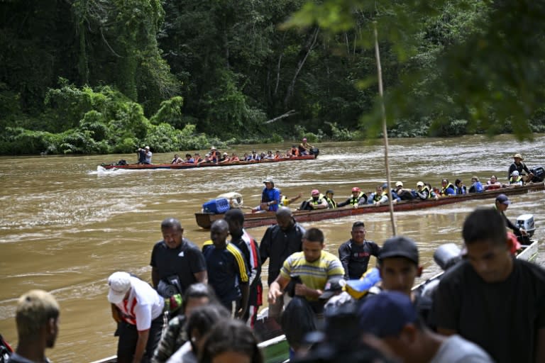 El presidente de Panamá, José Raúl Mulino, se comprometió a cerrar el peligroso paso por la selva del Darién. En la imagen, migrantes llegan al centro de recpeción en Lajas Blancas, Panamá, el 28 de junio de 2024 (MARTIN BERNETTI)