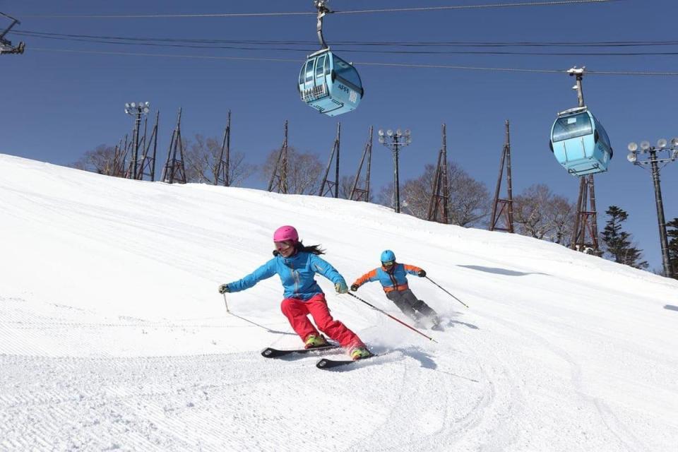 熱門滑雪行程已有超過600人搶先預訂，農曆新年假期也有不少旅客詢問。（圖片來源：雄獅旅遊提供）