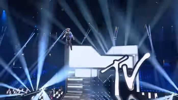 強尼戴普以投影的方式現身在MTV典禮上。（圖／翻攝自johnnydepp IG）