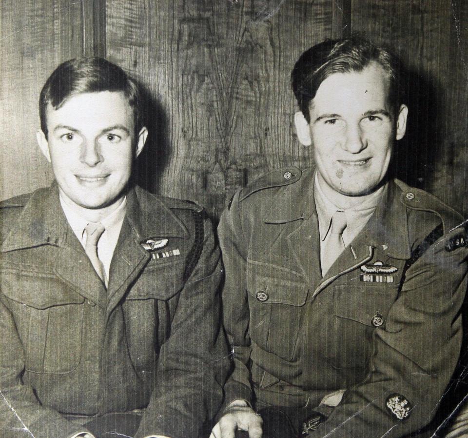 Mike Sadler with fellow SAS officer Graham Rose