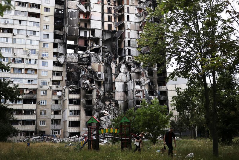Foto del miércoles de edificios destruidos en Saltivka, Járkov