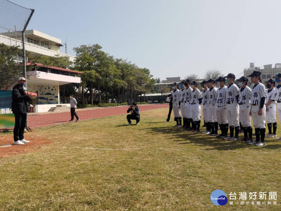 錫卿文教秀運動傳承棒球訓練營，培育彰化海線棒球選手。圖／彰化秀傳醫院提供