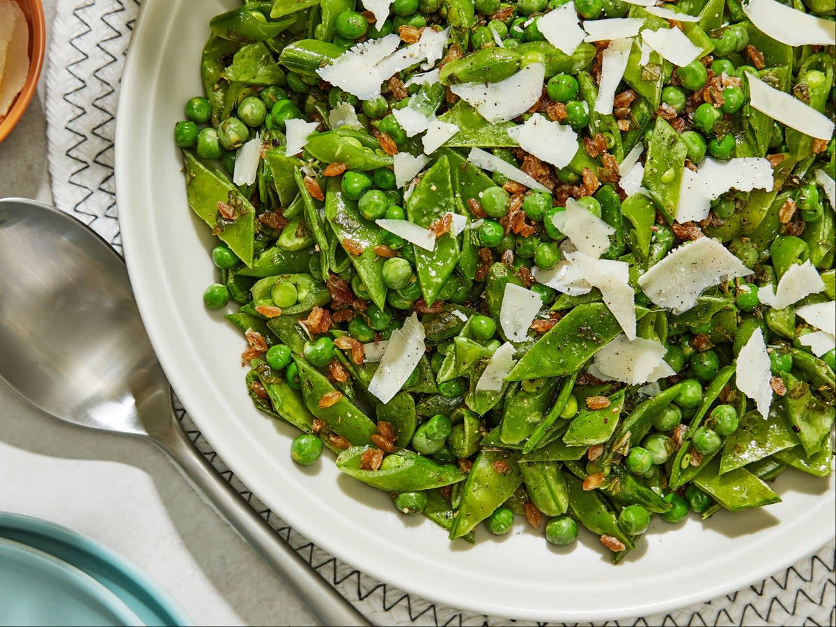 This salad is full of crisp textures (Tom McCorkle/The Washington Post)