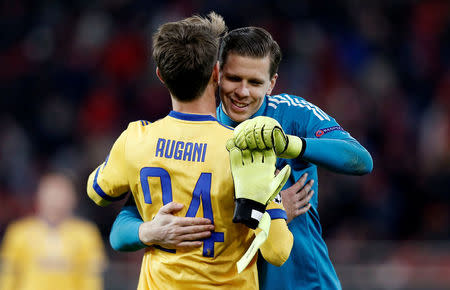 Soccer Football - Champions League - Olympiacos vs Juventus - Karaiskakis Stadium, Piraeus, Greece - December 5, 2017 Juventus’ Daniele Rugani and Wojciech Szczesny celebrate after the match REUTERS/Costas Baltas