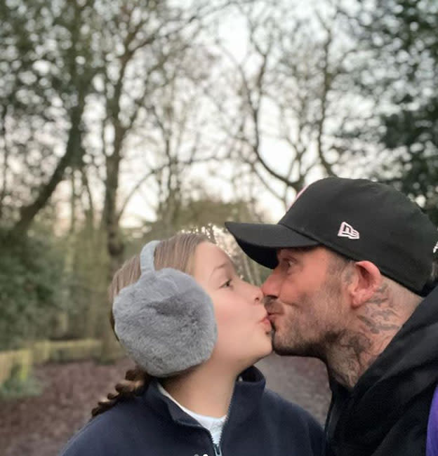 david-harper-beckham-kissing