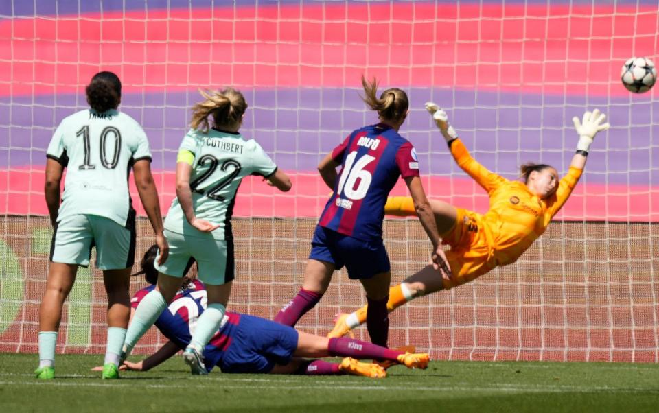 Erin Cuthbert scores for Chelsea