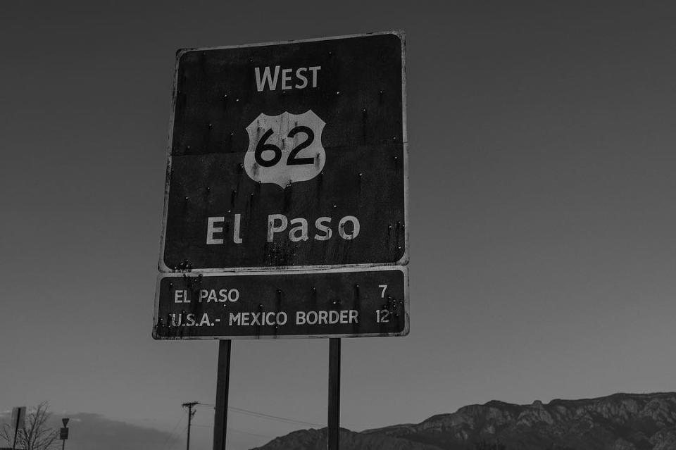 <p>Last week’s “Prom” photo featured a sign indicating that at least some of “Logan” would take place in El Paso, Texas — a notion now all but confirmed by this shot of a highway sign, captioned ’62.’ (Photo: <a rel="nofollow noopener" href="https://www.instagram.com/p/BLqtBHyjArq/" target="_blank" data-ylk="slk:wponx;elm:context_link;itc:0;sec:content-canvas" class="link ">wponx</a>/Instagram) </p>