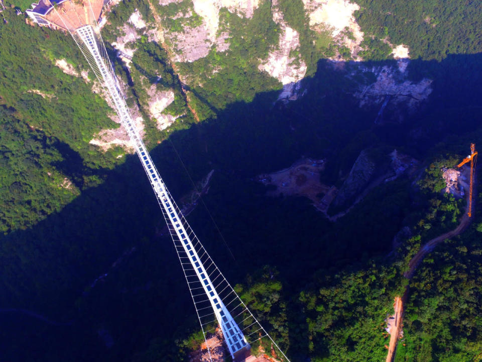 <p>The vertigo-inducing structure stretches more than 430 meters, hovering over a 300-meter-deep valley between two cliffs. (Getty Images)</p>