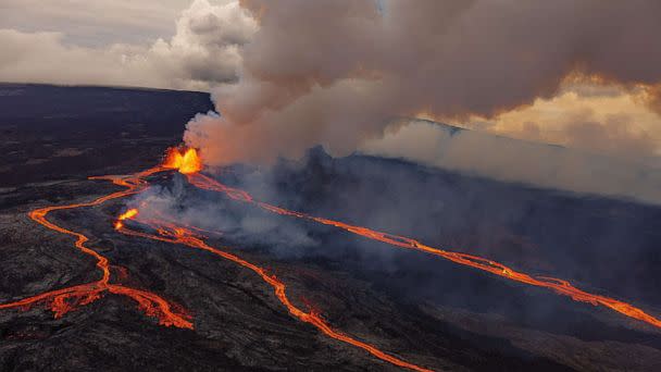 PHOTO: Volcanic eruption at Mauna Loa volcano on the Big Island of Hawaii, Nov. 29, 2022.  (Erik Kabik Photography/MediaPunch/Shutterstock)