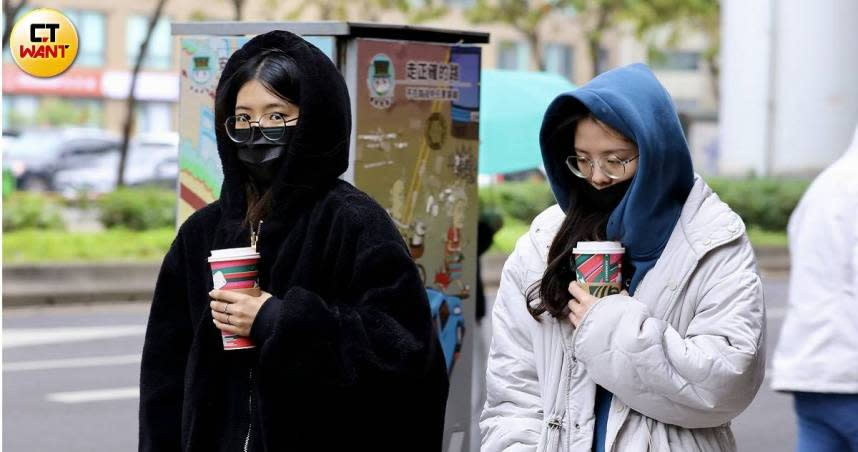 今天（24日）受大陸冷氣團影響，清晨低溫在中部以北及宜蘭只有13到15度。（示意圖／方萬民攝）