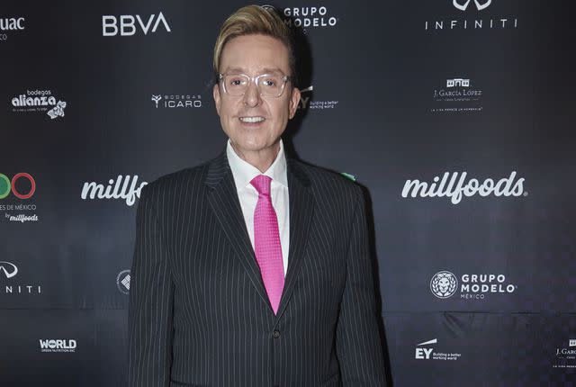 <p>Jaime Nogales/Medios y Media/Getty Images</p> Daniel Bisogno posa para una fotografÃ­a durante la alfombra roja del 'Premio 300 LÃ­deres MÂ·s Influyentes' en el JardÃ­n Santa Fe el 7 de septiembre de 2023 en Ciudad de MÃ©xico, MÃ©xico.