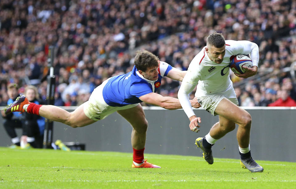 England’s Jonny May (right) breaks clear to score his second try against France during the Six Nations on 10 February, 2019. (PHOTO: Gareth Fuller/PA via AP)