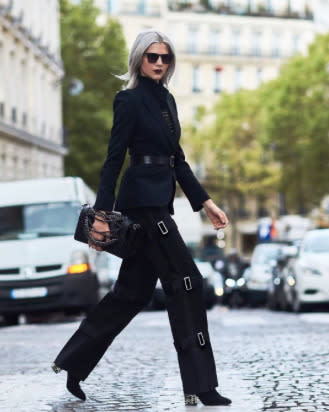 We don’t think we have ever seen such an amazing all-black outfit as this.