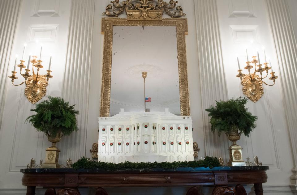 <p>The White House Gingerbread House is seen in the State Dining Room during a preview of Christmas and holiday decorations at the White House in Washington, D.C., Nov. 27, 2017. (Photo: Saul Loeb/AFP/Getty Images) </p>