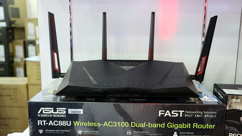 The ASUS RT-AC88U is a dual-band router with a combined throughput of 3100Mbps. It also supports the latest MU-MIMO technology. On the router are eight Gigabit Ethernet ports. You can find it for just S$409 (U.P. S$429) at Expo Hall 5, Booth 5024 and Expo Hall 6, Booth 6000C. Each purchase will net you a free ASUS Gaming Mouse too.