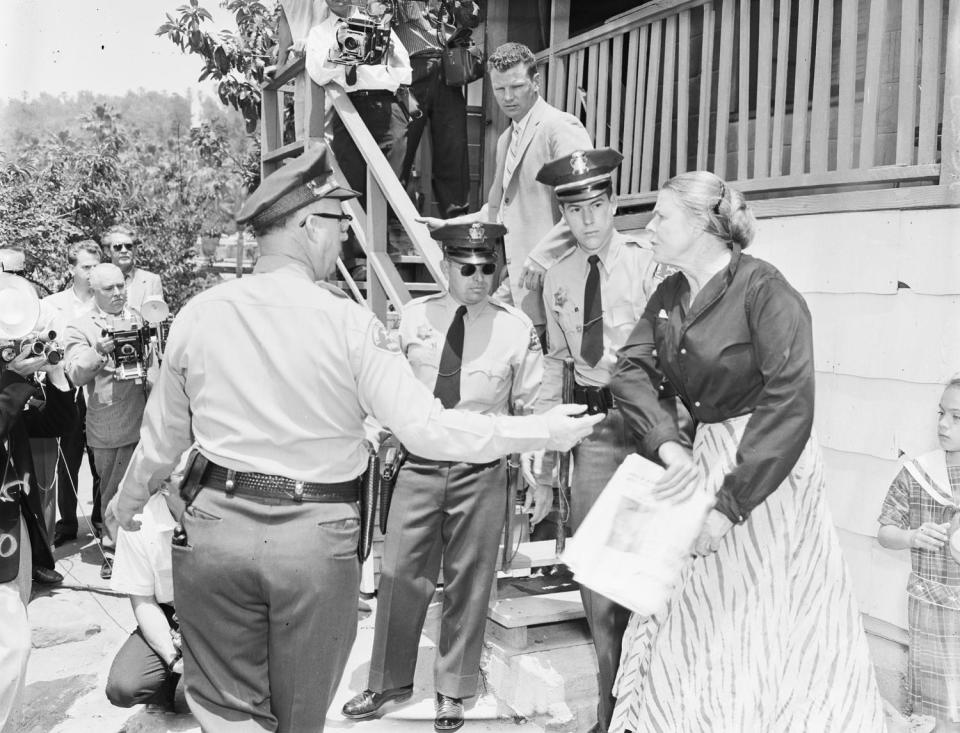 Chavez Ravine evictions, 1959 (Miller / USC Libraries / Corbis via Getty Images file)