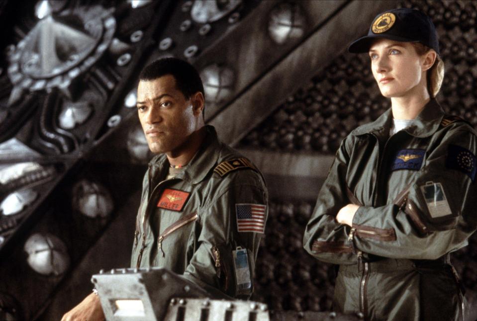 Laurence Fishburne & Joely Richardson Film: Event Horizon (USA/UK 1997) Characters: Captain Miller & Lt. Starck  Director: Paul W.S. Anderson 15 August 1997   **WARNING** This Photograph is for editorial use only and is the copyright of PARAMOUNT and/or the Photographer assigned by the Film or Production Company and can only be reproduced by publications in conjunction with the promotion of the above Film. A Mandatory Credit To PARAMOUNT is required. The Photographer should also be credited when known. No commercial use can be granted without written authority from the Film Company.