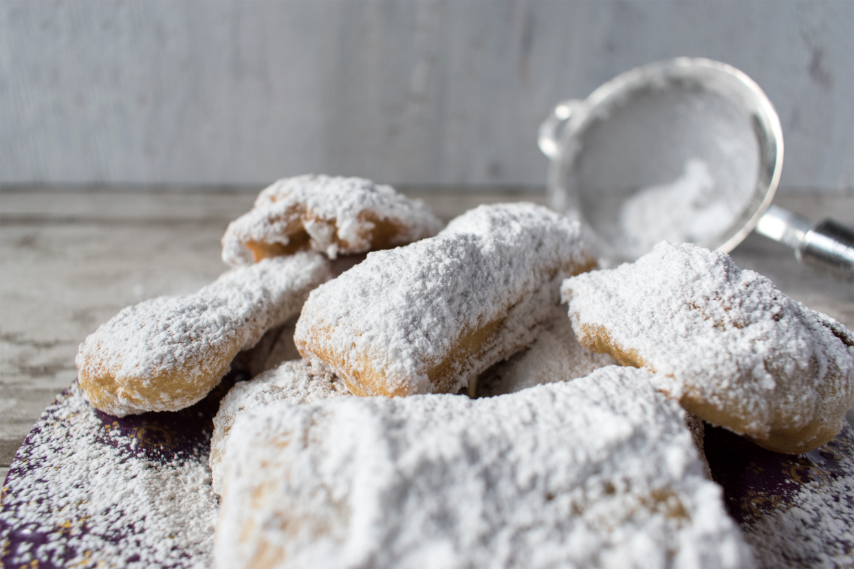 Beignet with powdered sugar