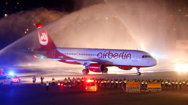 Air Berlin ist Geschichte. Die letzte Linienmaschine der zweitgrößten deutschen Fluggesellschaft ist am Freitagabend in Berlin-Tegel gelandet. Dort will sich nun Easyjet engagieren.