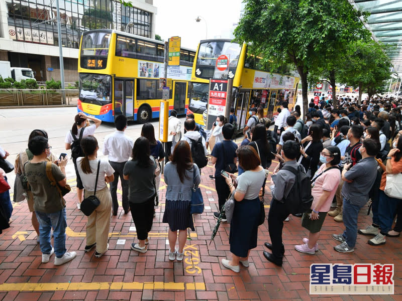 圓規襲港下金鐘收工情況。