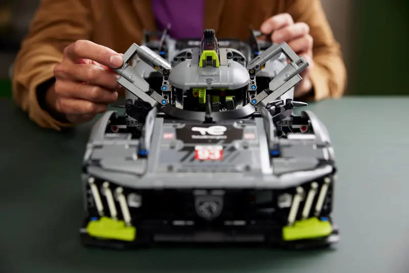 La Peugeot 9x8, engagé dans la catégorie Hypercar des 24 Heures du Mans, a été reproduite en Lego. (Photo : Lego)