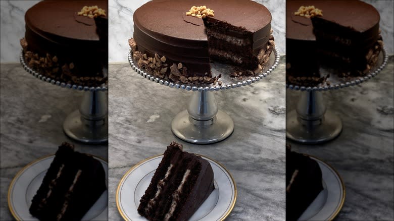 chocolate cake and cake slice