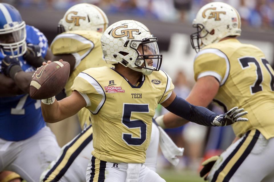 Georgia Tech QB Justin Thomas threw for 105 yards and rushed for 42 in the win. (AP Photo/Stephen B. Morton)