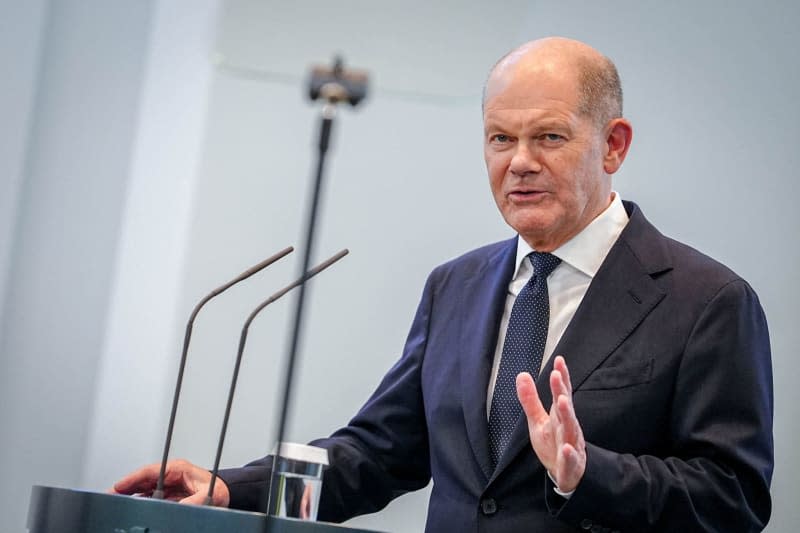 German Chancellor Olaf Scholz speaks at the start of the "Jobturbo" round table in the Federal Chancellery. Kay Nietfeld/dpa