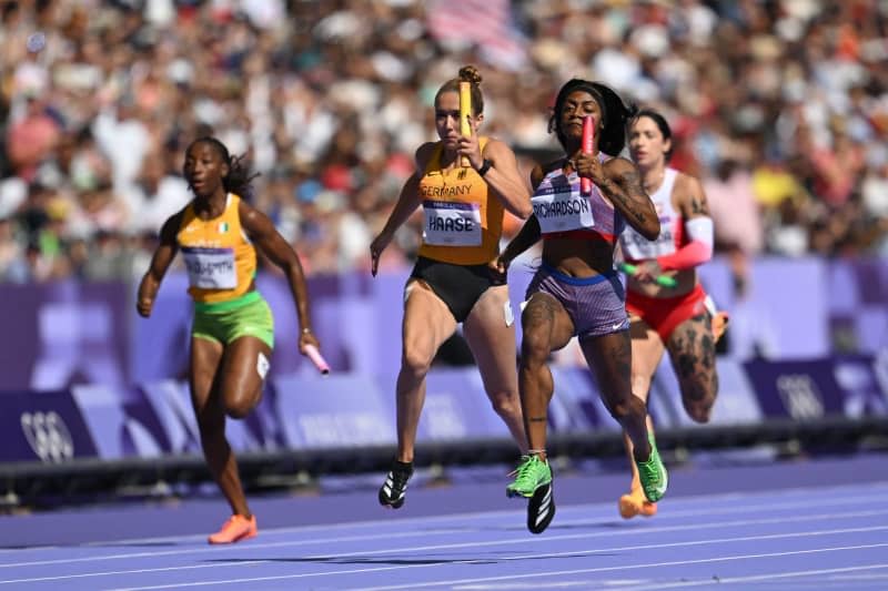 Richardson leads US into women's 4x100m final with fastest time Yahoo