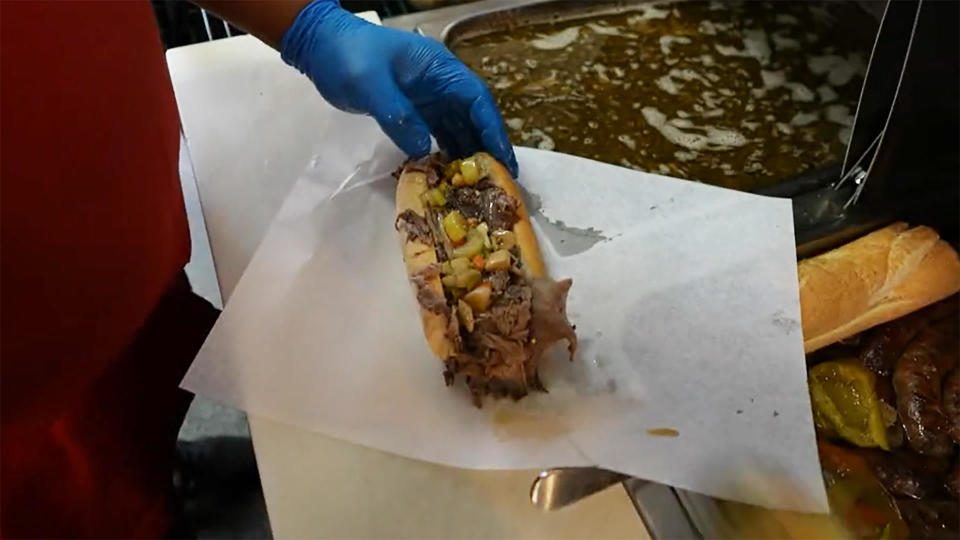 The sandwiches at Mr. Beef have been drawing crowds to the Chicago fixture for more than 40 years.   / Credit: CBS News