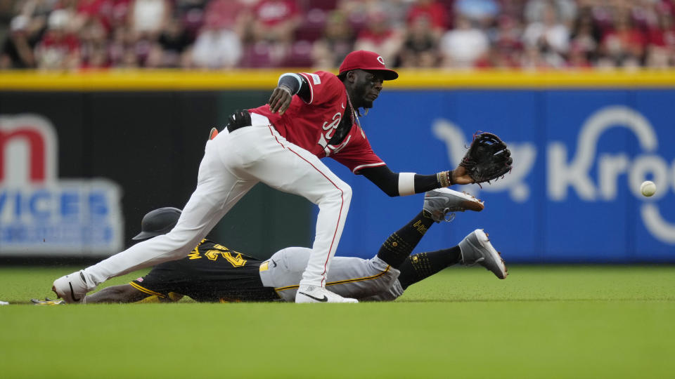 Pittsburgh Pirates' Andrew McCutchen steals second base as Cincinnati Reds shortstop Elly De La Cruz waits for the throw during the first inning of a baseball game Tuesday, June 25, 2024, in Cincinnati. (AP Photo/Carolyn Kaster)