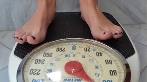 女子認為自己太胖，減肥方式卻嚴重傷身。（示意圖／Pixabay）