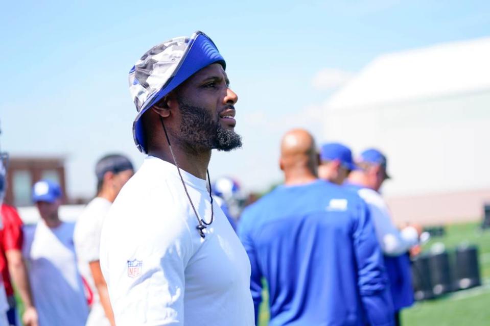 Mike Adams, of Paterson, assists in coaching the New York Giants defense on the first day of training camp at Quest Diagnostics Training Center in East Rutherford on Wednesday, July 27, 2022.<br>Nfl Giants Training Camp