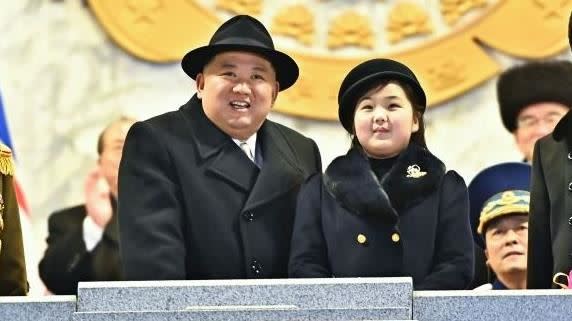 金正恩（左）、金主愛（右）。（圖／翻攝自朝鮮中央通訊官網）