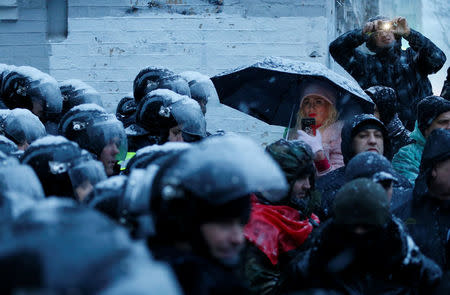 Police officers block supporters of former Georgian President Mikheil Saakashvili near a temporary detention facility where Saakashvili is being held in custody in Kiev, Ukraine December 10 , 2017. REUTERS/Gleb Garanich