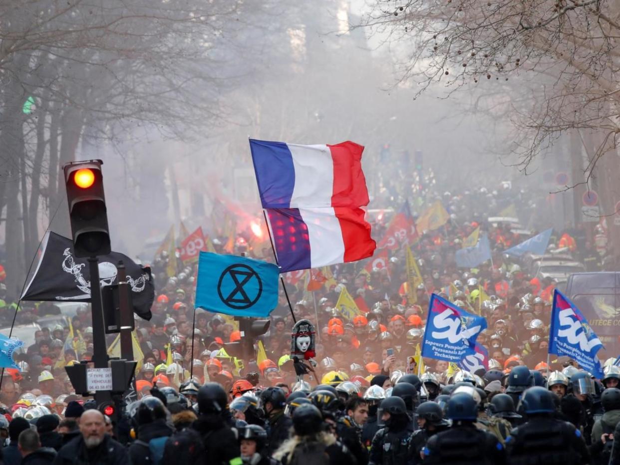 Thousands of French fire fighters protested in Paris on Tuesday, 28 January: Reuters
