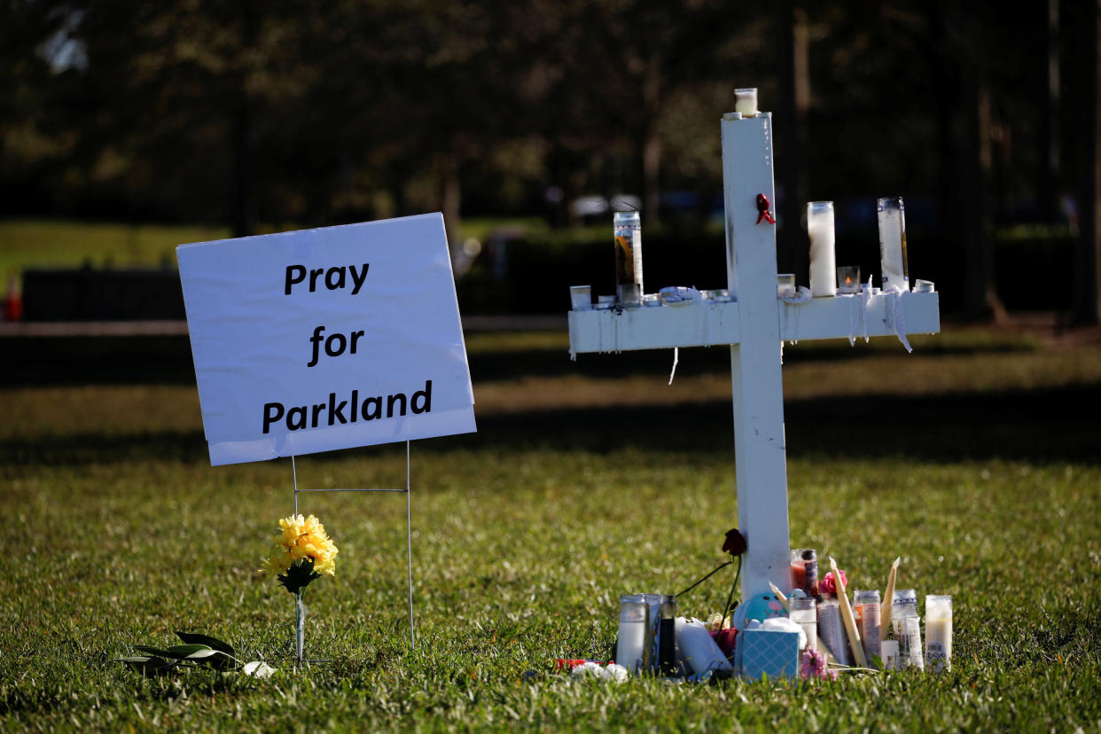 A cross commemorating&nbsp;the victims of the shooting at Marjory Stoneman Douglas High School&nbsp;sits in a park in Parkland, Florida,&nbsp;on Feb. 16, 2018. (Photo: Carlos Garcia Rawlins / Reuters)