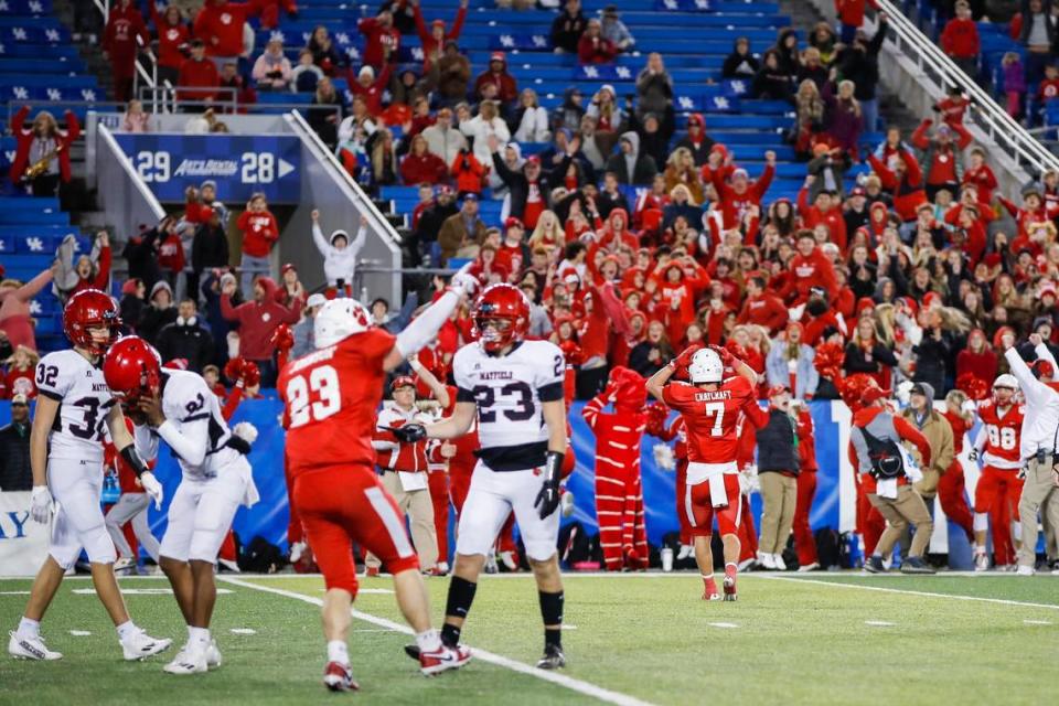 Beechwood’s Carson Craycraft (7) reacted after realizing Mayfield missed its extra-point try that would have tied last year’s Class 2A state championship game at Kroger Field. Beechwood won 14-13. Silas Walker/swalker@herald-leader.com