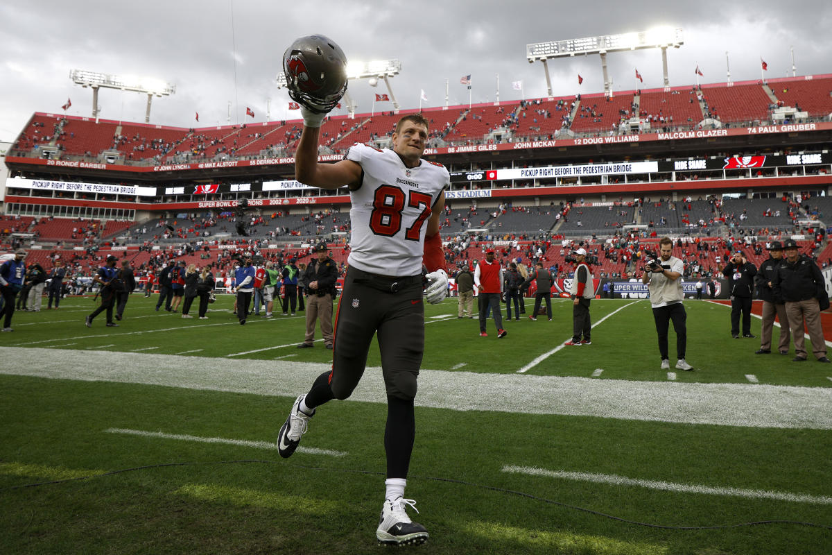 Rob Gronkowski blasts Aaron Rodgers for focusing on MVPs instead of Super  Bowls