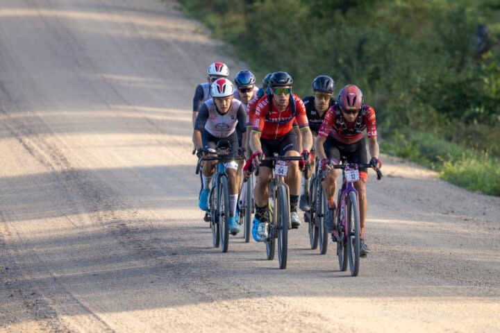 <span class="article__caption">The lead group, tandem included</span> (Photo: Pure Gravel)