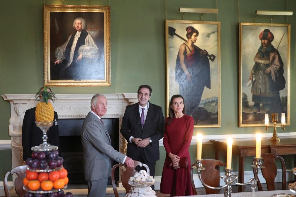 El Príncipe Carlos envía un cordial saludo a la Reina Letizia de España