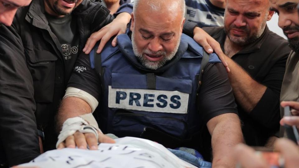 Al Jazeera bureau chief Wael Al-Dahdouh mourns his son Hamza