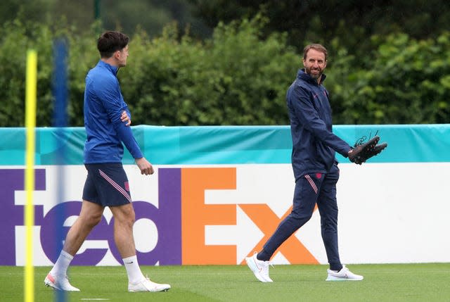 Harry Maguire speaks to Gareth Southgate on the eve of the Czech Republic game