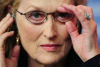 Was guckt sie denn so streng? Während der Pressekonferenz wurde Meryl Streep von den anwesenden Journalisten begeistert empfangen und … (Bild:AFP)
