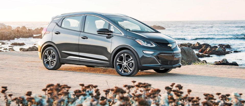 Le rappel organisé par General Motors concerne aussi bien les Chevrolet Bolt de première génération (photo) que les plus récents.
